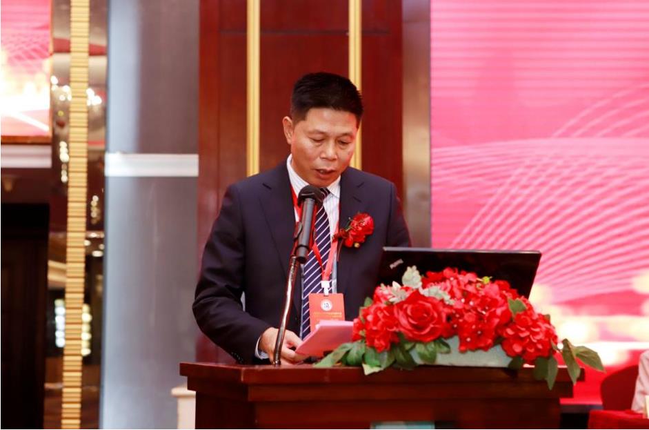 常务副会长叶维青宣读换届选举办法