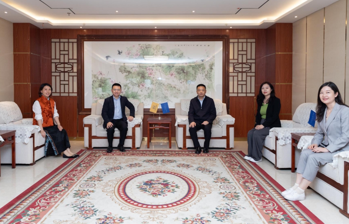 热烈欢迎绵阳涪城区区委副书记、区政府代理区长唐顺江一行莅临卡酷尚集团参观指导