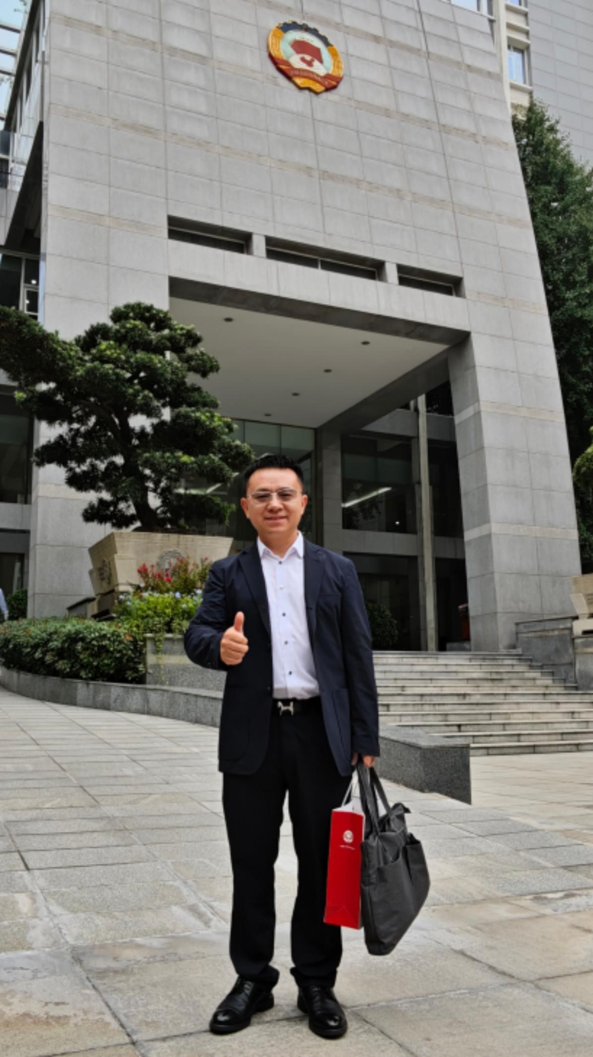 卡酷尚集团董事长受邀参加《川商卷》编攀工作专家座谈会