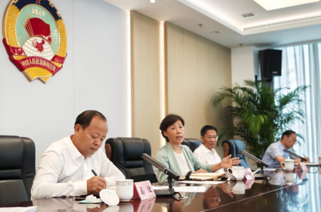 卡酷尚集团董事长受邀参加《川商卷》编攀工作专家座谈会