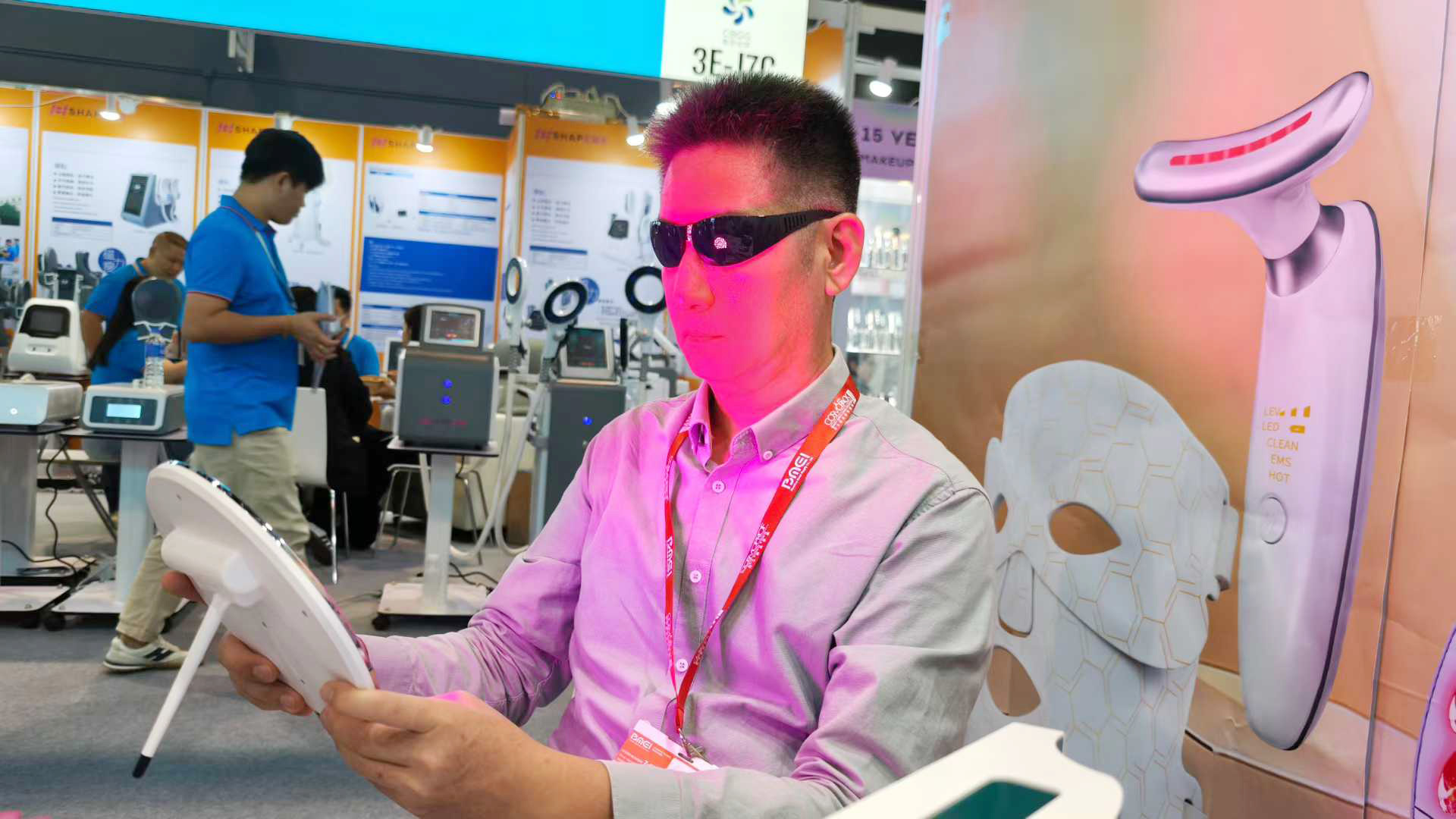 卡酷尚KKS家用美容仪惊艳亮相2025香港亚太美容展