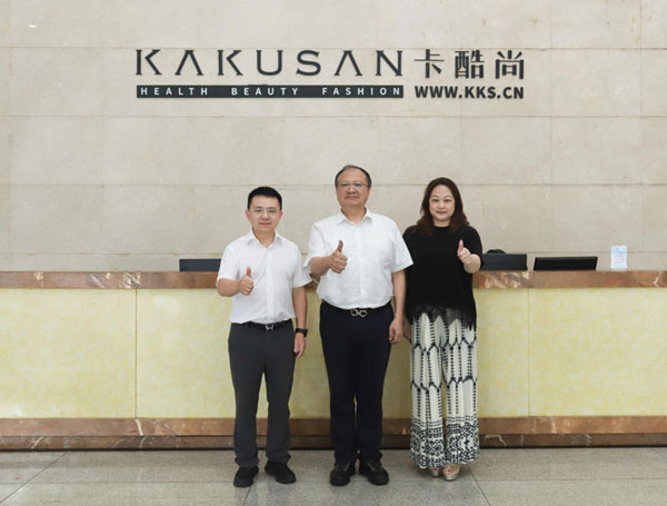 深化两岸校友经贸交流｜深圳台商协会会长许富贤一行到访卡酷尚集团考察交流