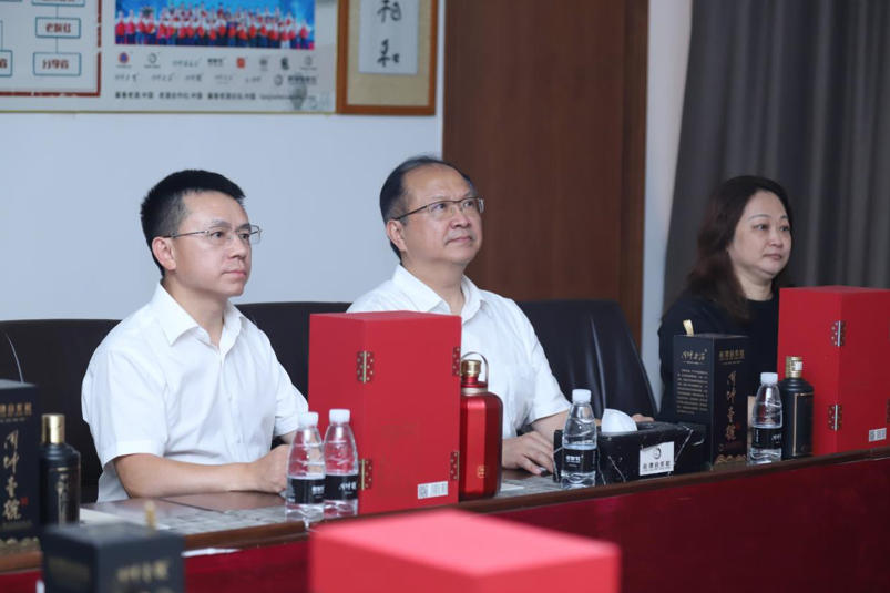 深化两岸校友经贸交流｜深圳台商协会会长许富贤一行到访卡酷尚集团考察交流