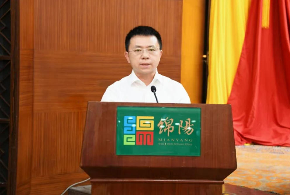 卡酷尚董事长郭晓林参加绵阳市政协八届第二十四次常委会会议